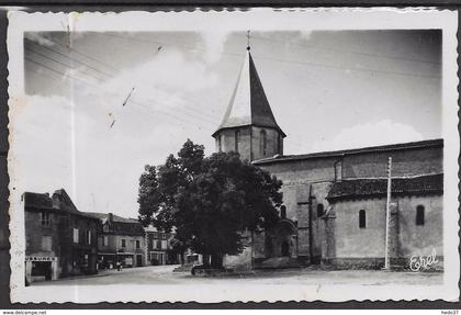 Saint-Mathieu - Place de l'Eglise