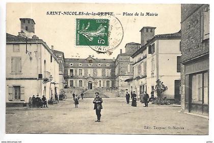 SAINT NICOLAS DE LA GRAVE - Place de la Mairie