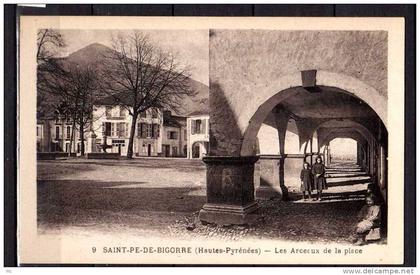 65 - Saint-Pé-de-Bigorre - Les Arceaux de la Place - Hautes-Pyrénées