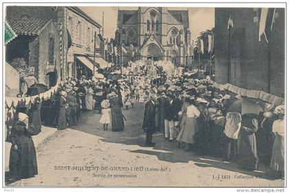 SAINT PHILBERT DE GRAND LIEU - Sortie de Procession