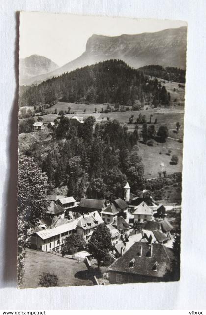 Cpsm 1961, Saint Pierre d'Entremont, vue générale, dans le fond le mont Granier, Isère 38