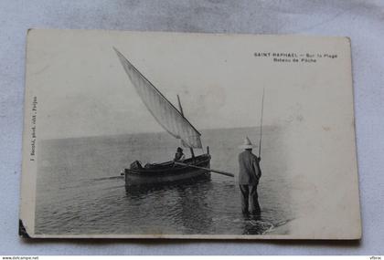 Saint Raphael, sur la plage, bateau de pêche, Var 83