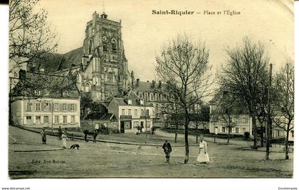 CPA - Carte Postale - France - Saint Riquier - Place et l'Eglise  ( MO18001)