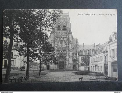 CPA - Saint-Riquier - Parvis de l'Eglise