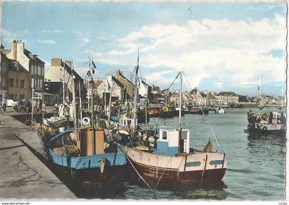 CPM Saint-Vaast-la-Hougue vue générale des quais