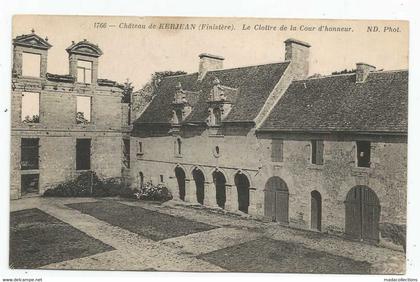 Saint Vougay (29 - Finistère) Château de Kerjean. Le Cloitre de la Cour d'honneur