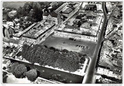 Carte Postale Ancienne de SAINTE MENEHOULD-place d'Austerlitz et rue Chanzy