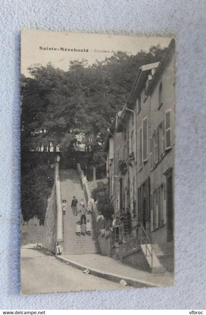 Cpa 1915, Sainte Menehould, escaliers du château, Marne 51