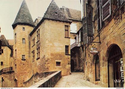 24 SARLAT LA CANEDA LA RUE MAGNANNA