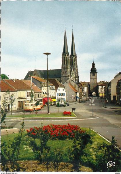 CPSM Sarralbe Vue vers la Cathedrale et la Tour