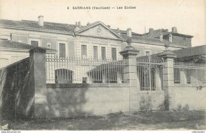 CPA FRANCE 84 "Sarrians, Les écoles"