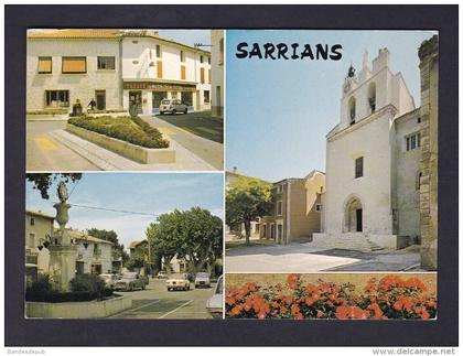 CPSM - Sarrians (84) ( multivues Maison de la Presse tabacs voiture Renault 4L Ed. Cellard)