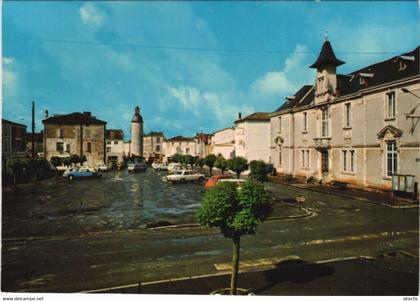 CPM SAUZE-VAUSSAIS La Place et la Mairie (1141489)