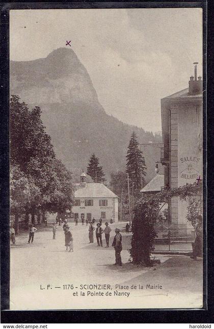 CPA 74 - 1176 SCIONZIER PLACE DE LA MAIRIE ET LA POINTE DE NANCY