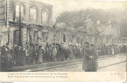 CPA Senlis La Gare de Senlis après le Bombardement par les Allemands