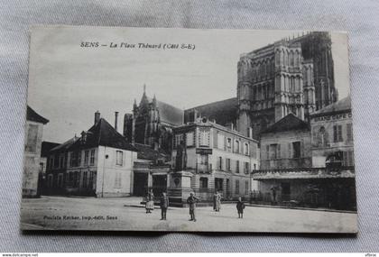 Sens, la place Thénard, Yonne 89