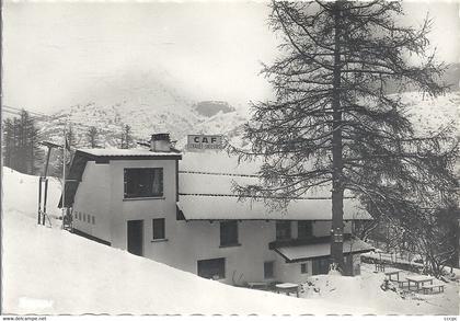 CPSM Serre-Chevalier chalet Skieur du Club alpin Français