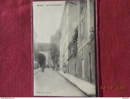 CPA - Sèvres - Rue des Fontaines