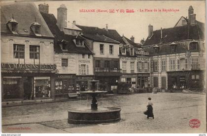 CPA SEZANNE - La Place de la Republique (132067)