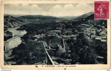 CPA Sisteron Vue sur les remparts (922163)