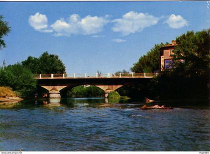 SORGUES - PONT SUR L'OUVEZE - ROUTE DE CHATEAUNEUF DU PAPE - CARTE NEUVE.