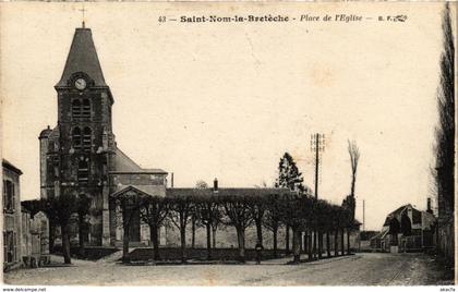 CPA St-NOM-la-BRETECHE - Place de l'Église (102914)