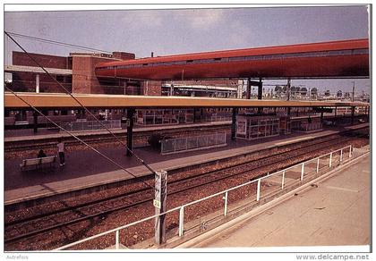 78  ST QUENTIN EN YVELINES  -  LA GARE ULTRAMODERNE -  CPM 1970/80