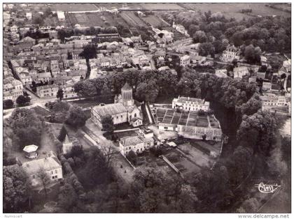 Surgères.. belle vue aérienne..l'Eglise