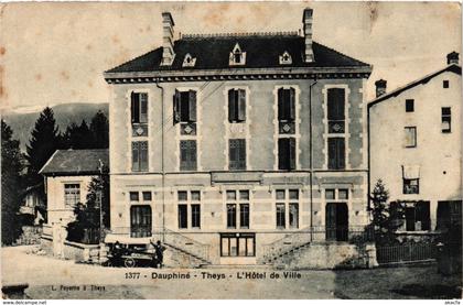 CPA Theys - L'Hotel de Ville FRANCE (961833)