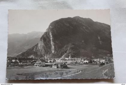 Cpm, Thones, la ville dominée par les escarpements à pic de la roche de Thones, Haute Savoie 74