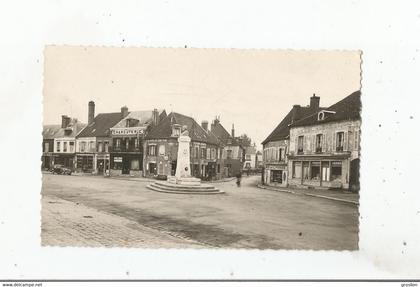 TOUCY (YONNE) CARTE PHOTO LA PLACE PIERRE LAROUSSE (CHARCUTERIE . PATISSERIE STATUE)