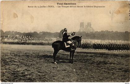 CPA Militaire Toul - Revue du 14 Juillet á Toul - Les Troupes (90470)