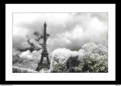 75 - Paris - Tour Eiffel - Champs de Mars parM.Heller - Photo : Mauricio Heller - Photographie artistique - Carte Neuve