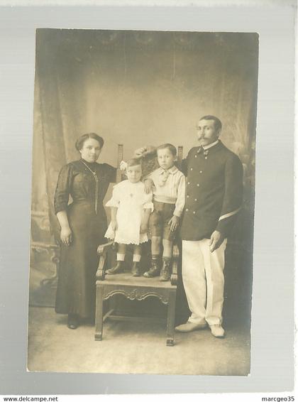 29 carte photo non localisée  marin et sa famille l'origine du lot est sur tréboul douarnenez