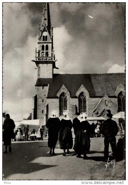 29 - TREGUNC - coiffes - marché