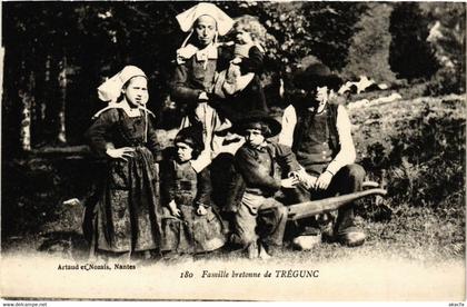 CPA Trégunc - Tregunc - Famille bretonne de Trégunc (384401)