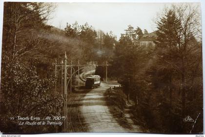 LA ROUTE ET LE TRAMWAY - TROIS ÉPIS