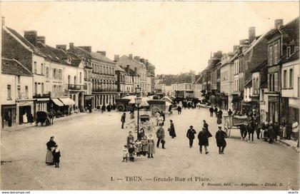 CPA TRUN - Grande Rue et Place (259195)