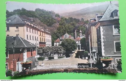 Cartolina - Uriage - L'Avenue de  l'établissement - 1949