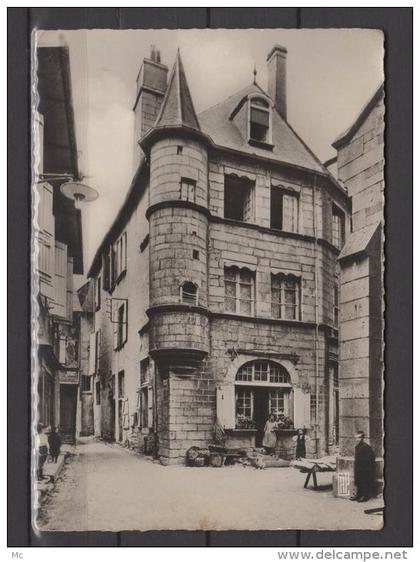 19 -  Ussel - L'Ancien Presbytère