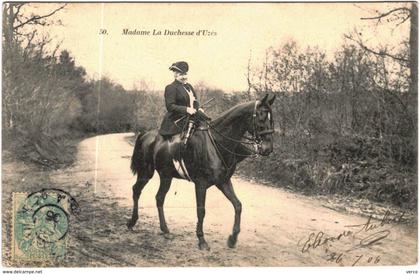 Carte Postale Ancienne de Madame La Duchesse d'Uzes