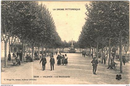 Carte Postale Ancienne de VALENCE-Les Boulevards