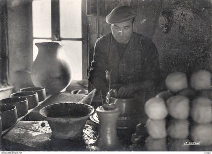 CPM Vallauris Un tourneur au Travail