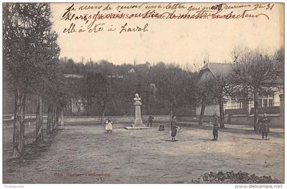 CPA 95 VALMONDOIS LA PLACE LE MONUMENT DAUMIER 1916