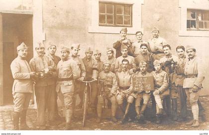 54 - n°88233 - VANDOEUVRE LES NANCY - Groupe de militaires, certains trinquant - Régiment d'Artillerie - Carte photo