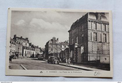 Vannes, la place de la préfecture, Morbihan 56