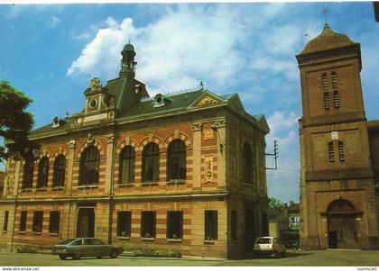 Verdun-sur-Garonne la Mairie l'Eglise voitures