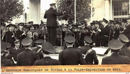 PHOTO  Ancienne  de  VERDUN - Harmonie Municipale de VERDUN à la foire de METZ (17x9)