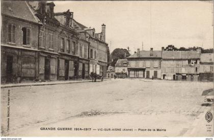 CPA Vic sur Aisne Place de la Mairie FRANCE (1052085)