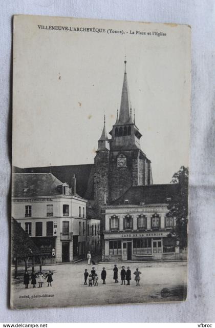 Cpa 1918, Villeneuve l'Archevêque, la place et l'église, Yonne 89